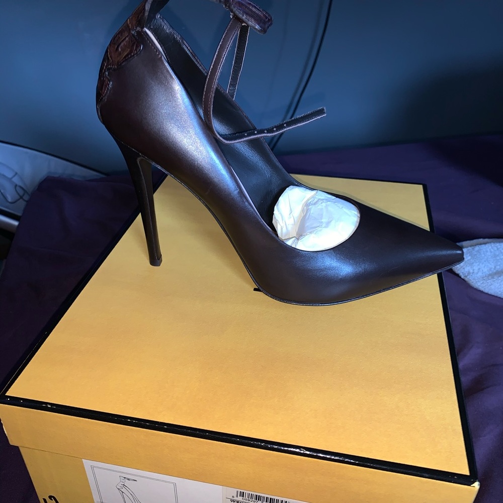 AUTHENTIC FENDI HEELS !!! BRAND NEW NEVER WORN BOX INCLUDED